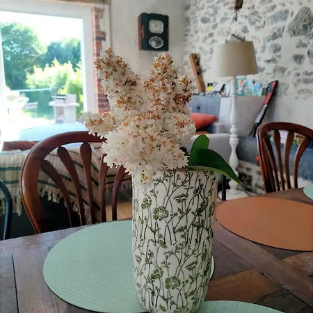 فندق مبيت وإفطار D'hotes La Clef Des Champs - La Source De Nos Racines - Corps De Ferme Au Coeur Du Parc Naturel De L'avesnois Beaufort (Nord)