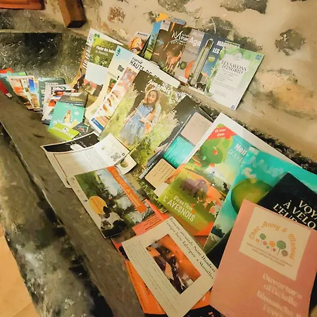 فندق مبيت وإفطار D'hotes La Clef Des Champs - La Source De Nos Racines - Corps De Ferme Au Coeur Du Parc Naturel De L'avesnois