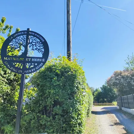 فندق مبيت وإفطار D'hotes La Clef Des Champs - La Source De Nos Racines - Corps De Ferme Au Coeur Du Parc Naturel De L'avesnois